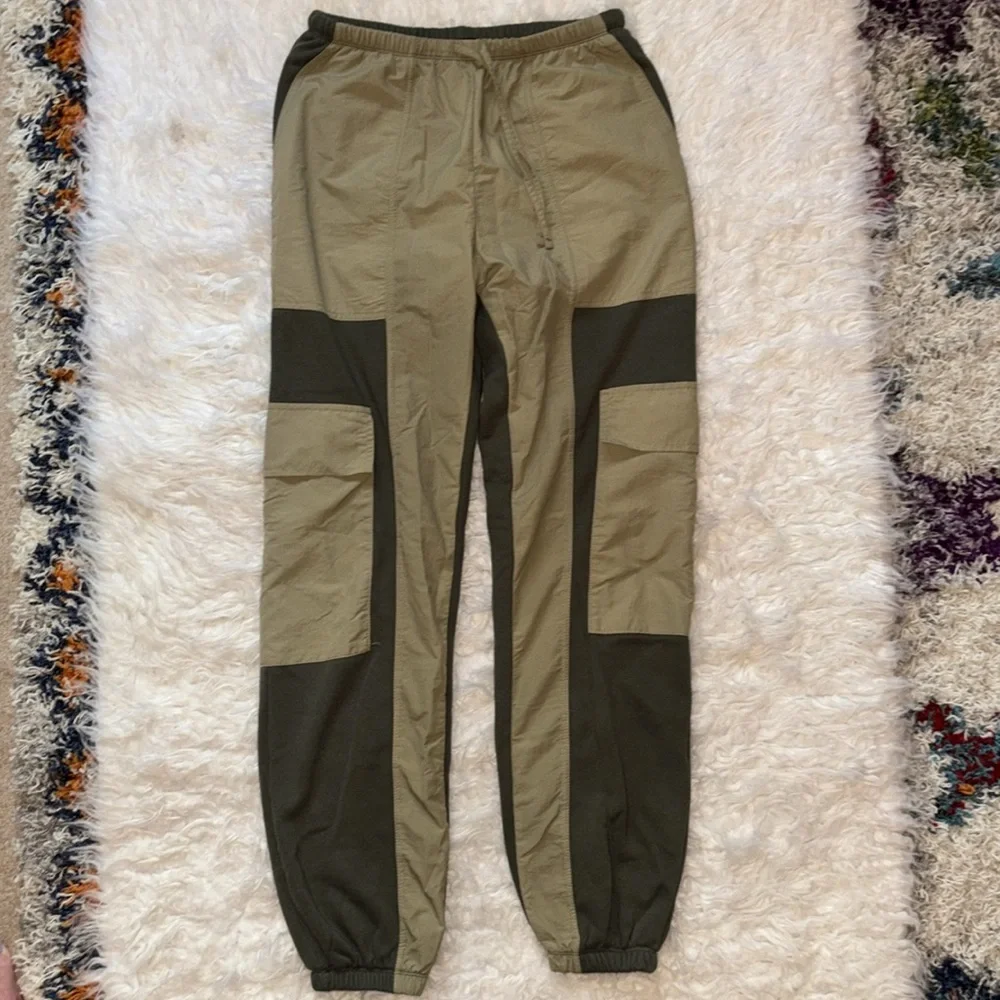 Forever 21 Colorblock Drawstring Cargo Joggers, Size XS - Picture 6 of 14